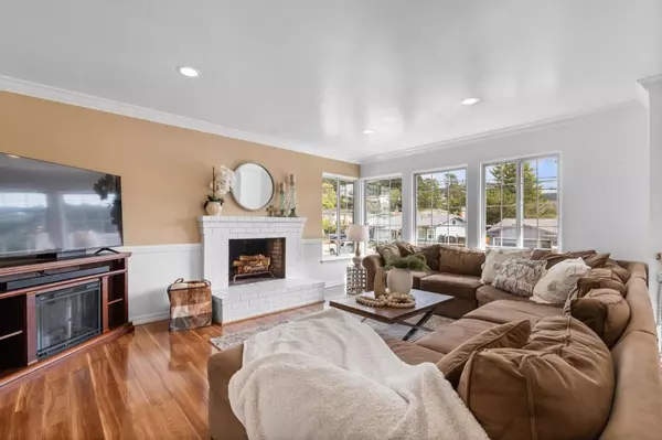 Pacifica, CA 94044,1048 Banyan WAY