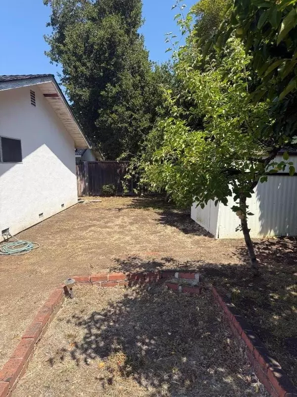 Palo Alto, CA 94306,315 W Meadow DR