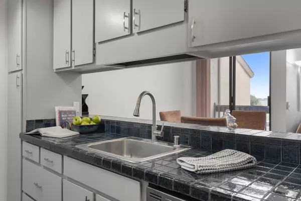 Alameda, CA 94501,2101 Shore Line DR 212