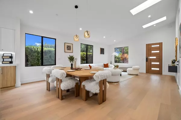 Sunnyvale, CA 94085,557 E Arbor AVE