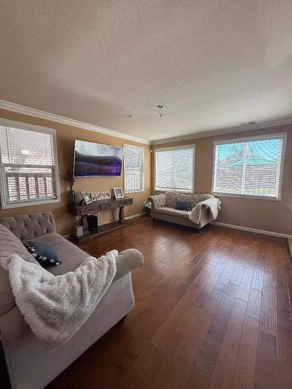 Salinas, CA 93905,1058 Sardinia DR