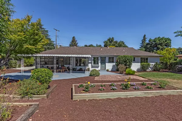 384 Cuesta DR, Los Altos, CA 94024