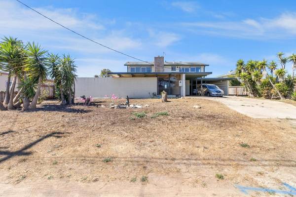220 Mortimer LN, Marina, CA 93933