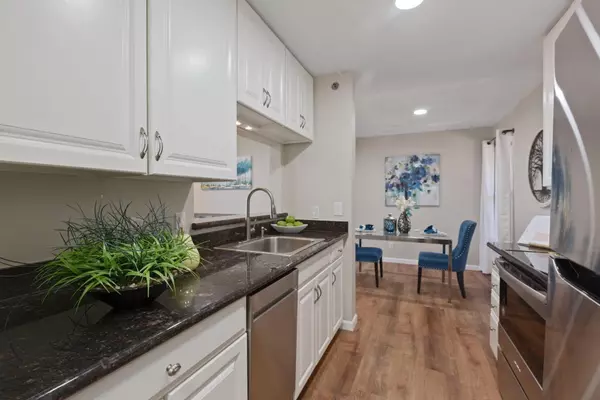 Hayward, CA 94544,680 Dartmore LN 259