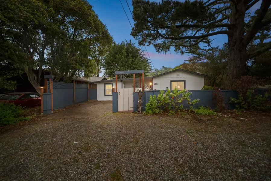 682 Lyndon ST, Monterey, CA 93940