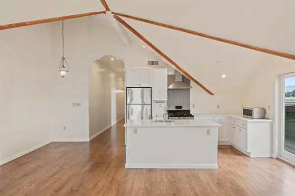 Oakland, CA 94607,350 4th ST