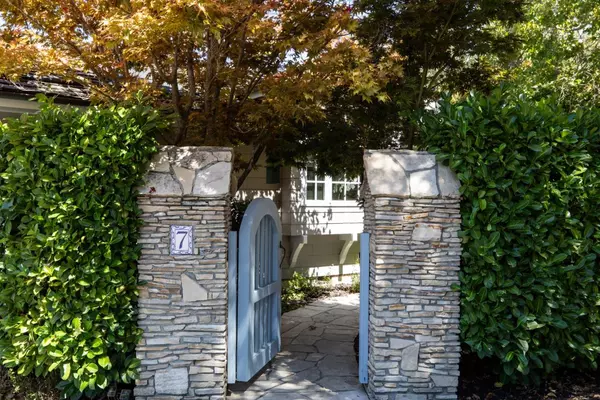 Menlo Park, CA 94025,7 Maywood LN