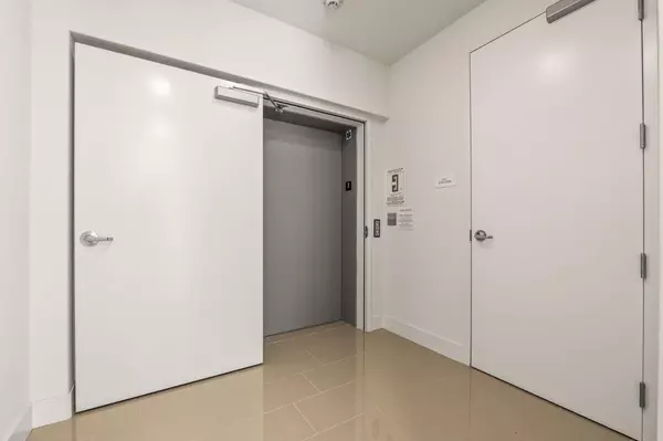 Foster City, CA 94404,718 Eppleton LN 303