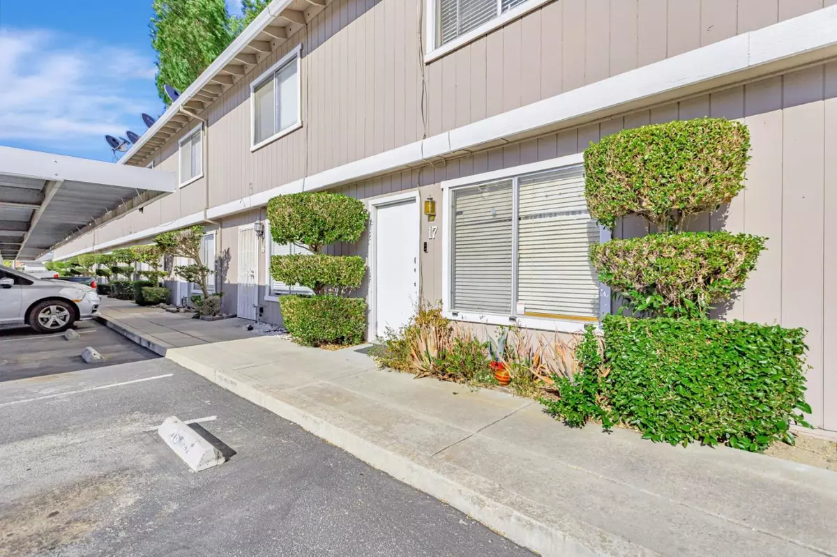 Hollister, CA 95023,805 South ST 17