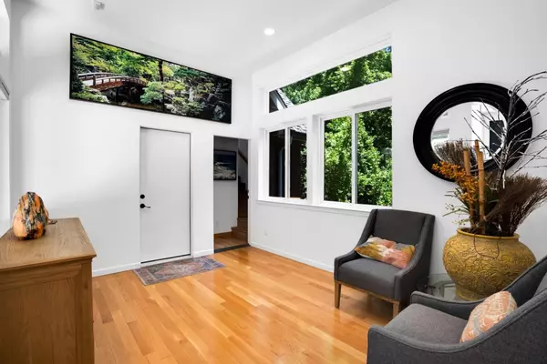 Santa Cruz, CA 95060,220 Miracle LN