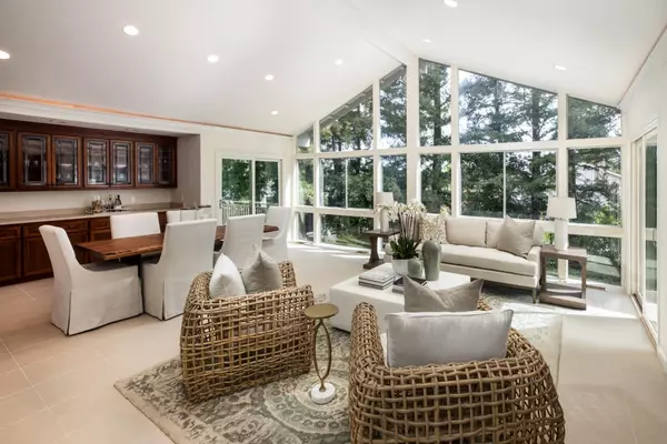 Los Altos Hills, CA 94022,13456 Mandoli DR