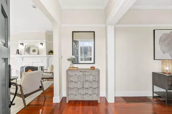 San Francisco, CA 94112,207 Edinburgh ST