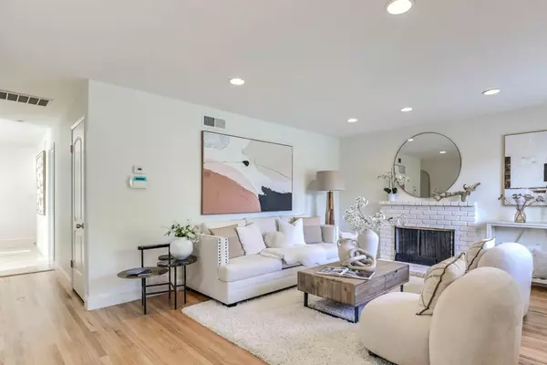 Cupertino, CA 95014,7433 Rollingdell DR