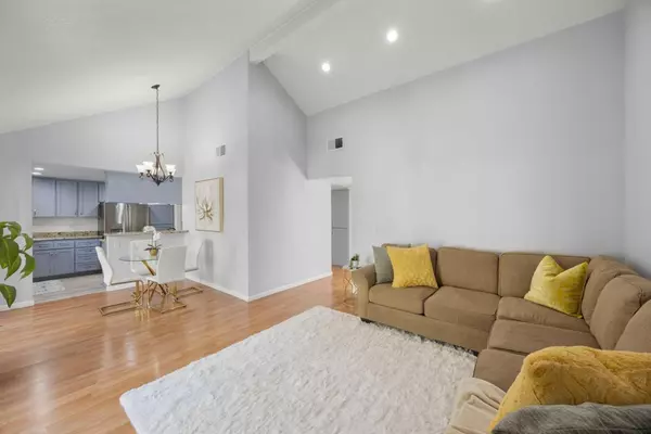 1042 Summermist CT 107, San Jose, CA 95122