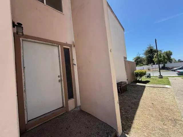 917 Acosta PLZ 4, Salinas, CA 93905