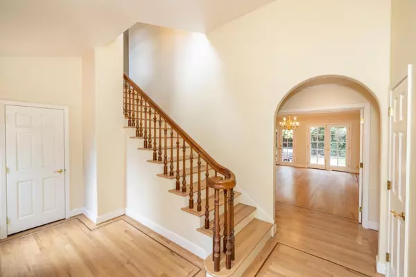Hillsborough, CA 94010,206 El Cerrito