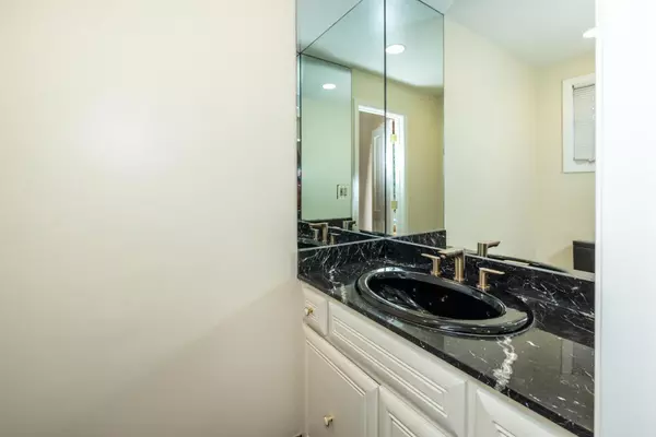 Hillsborough, CA 94010,206 El Cerrito