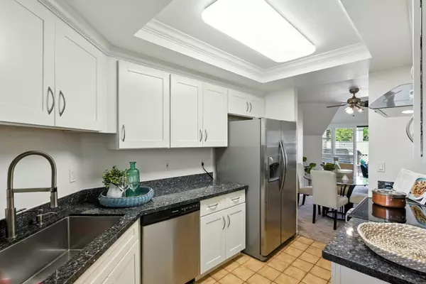 Redwood City, CA 94065,24 Pelican LN