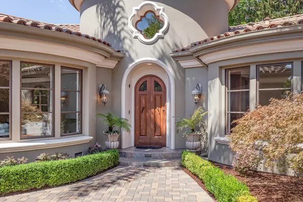 Menlo Park, CA 94025,8 Reyna PL