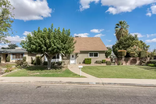 3221 Colgate LN, Bakersfield, CA 93306