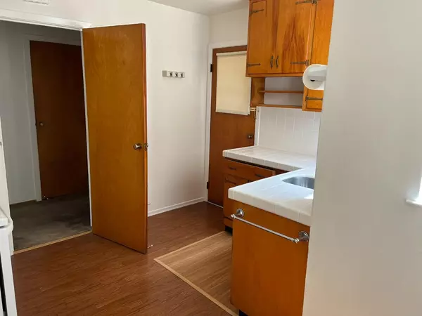 San Francisco, CA 94116,2028-2030 Taraval ST