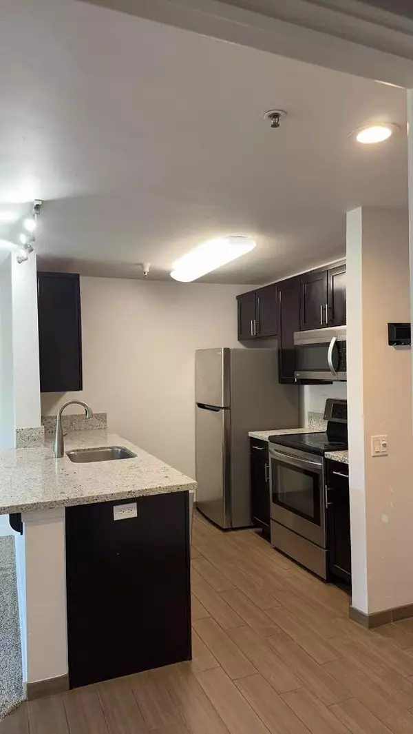 Emeryville, CA 94608,6400 Christie AVE 3220