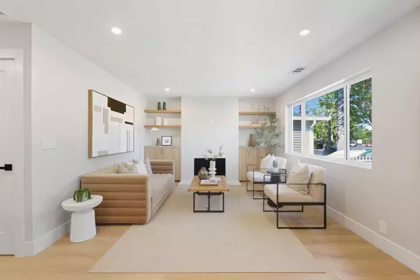 Menlo Park, CA 94025,1117 Henderson AVE