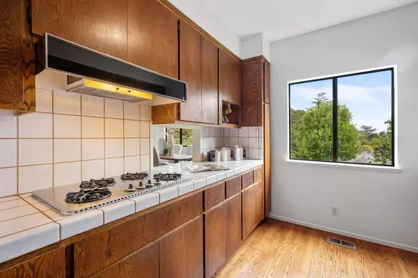 San Mateo, CA 94403,901 Laurelwood DR