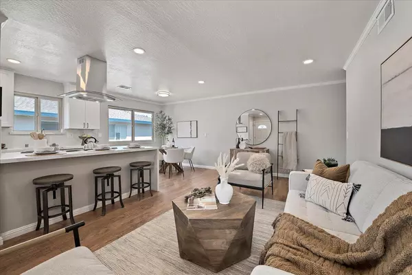 Campbell, CA 95008,325 N 3rd ST 4