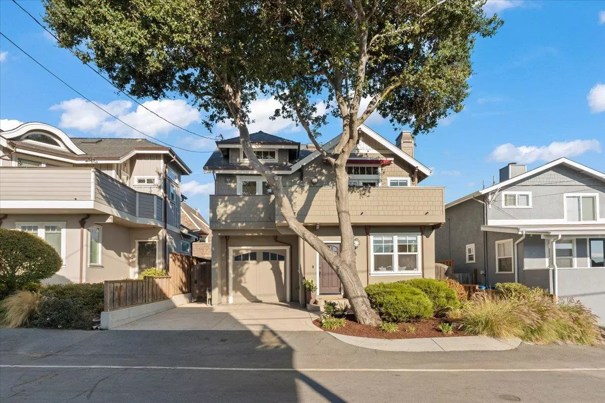 Santa Cruz, CA 95062,440 Lago LN