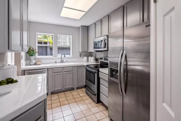 Menlo Park, CA 94025,2160 Santa Cruz AVE 22