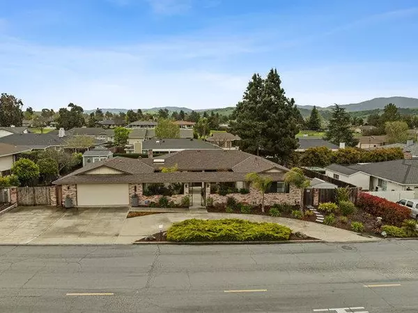 Hollister, CA 95023,725 Ridgemark DR