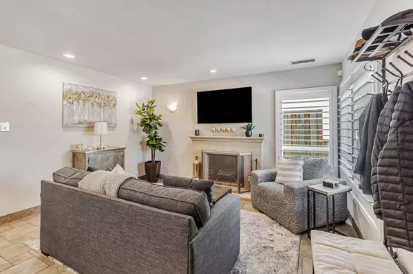 Redwood City, CA 94063,112 F ST