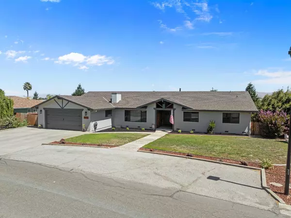 Hollister, CA 95023,215 Rays CIR