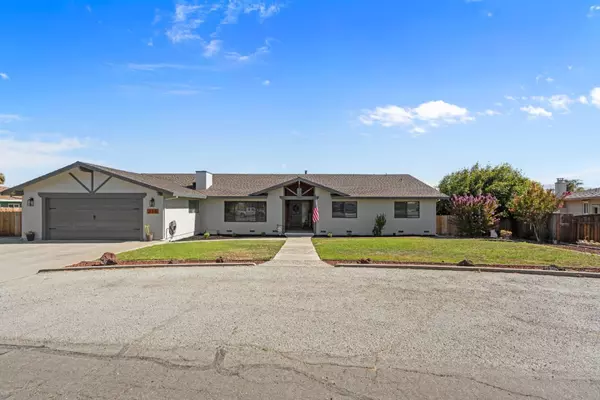 Hollister, CA 95023,215 Rays CIR