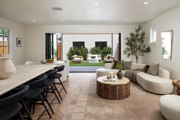 Palo Alto, CA 94301,162 Waverley ST