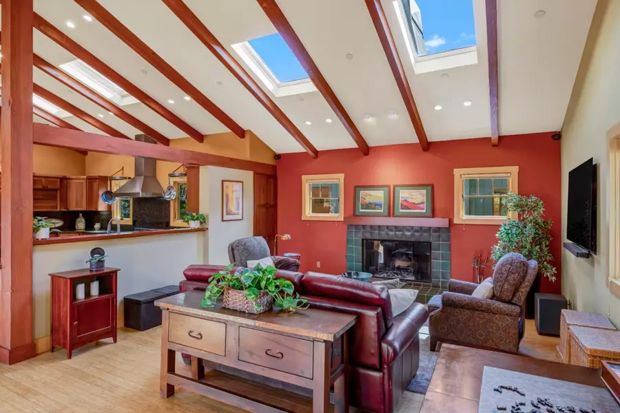382 Spruce AVE, Pacific Grove, CA 93950