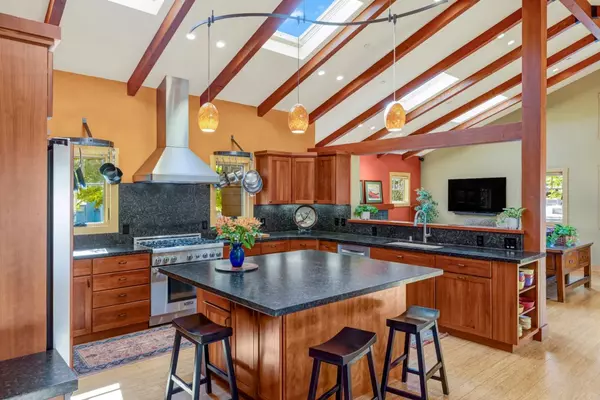 Pacific Grove, CA 93950,382 Spruce AVE