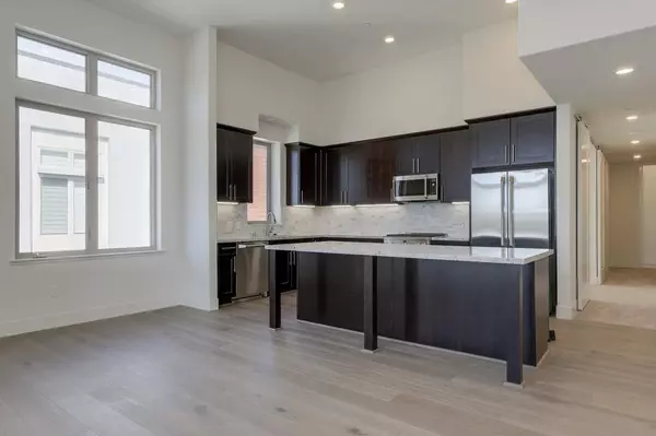 Foster City, CA 94404,738 Eppleton LN 404