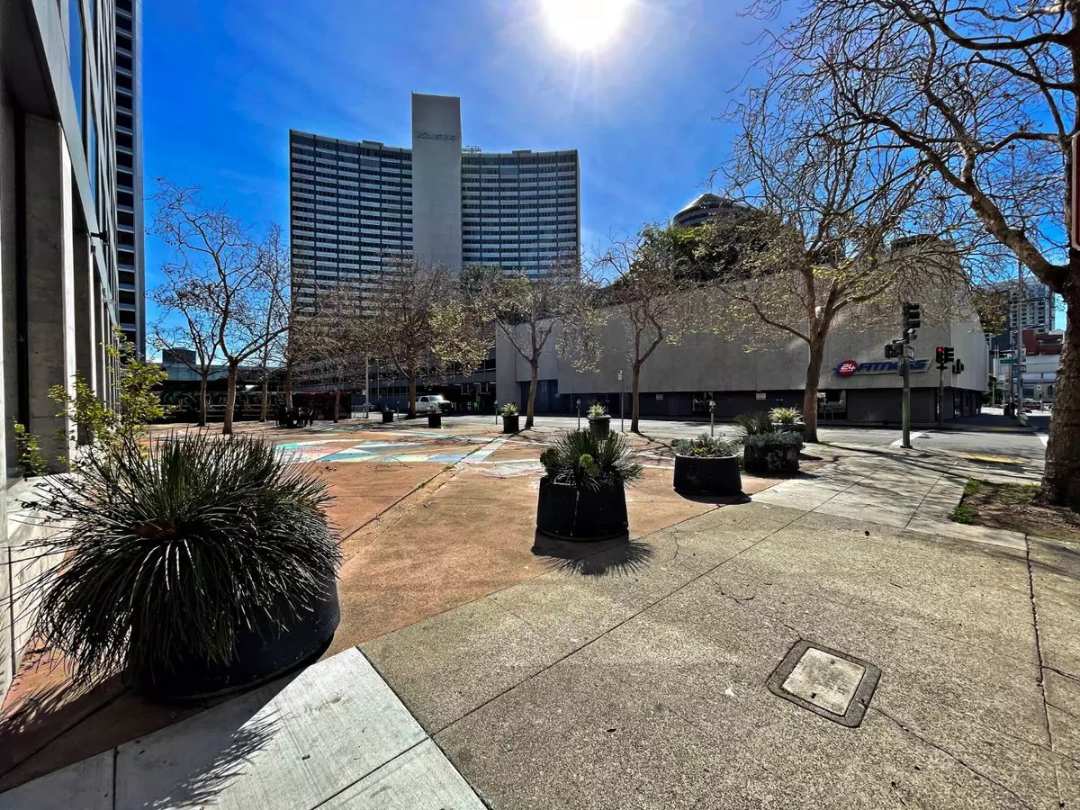 Oakland, CA 94612,2100 Webster ST