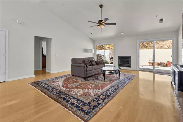 Royal Oaks, CA 95076,817 Lewis RD