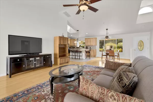 Royal Oaks, CA 95076,817 Lewis RD