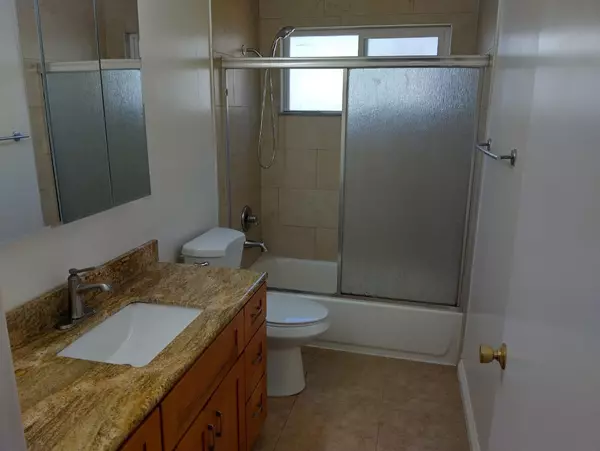 Redwood City, CA 94061,1443 Kentfield AVE 1