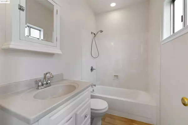 Berkeley, CA 94703,1619 Fairview ST 2