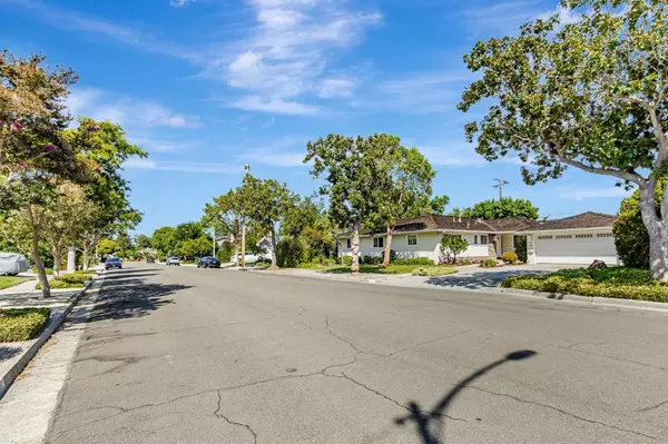 Sunnyvale, CA 94087,1402 Bedford AVE