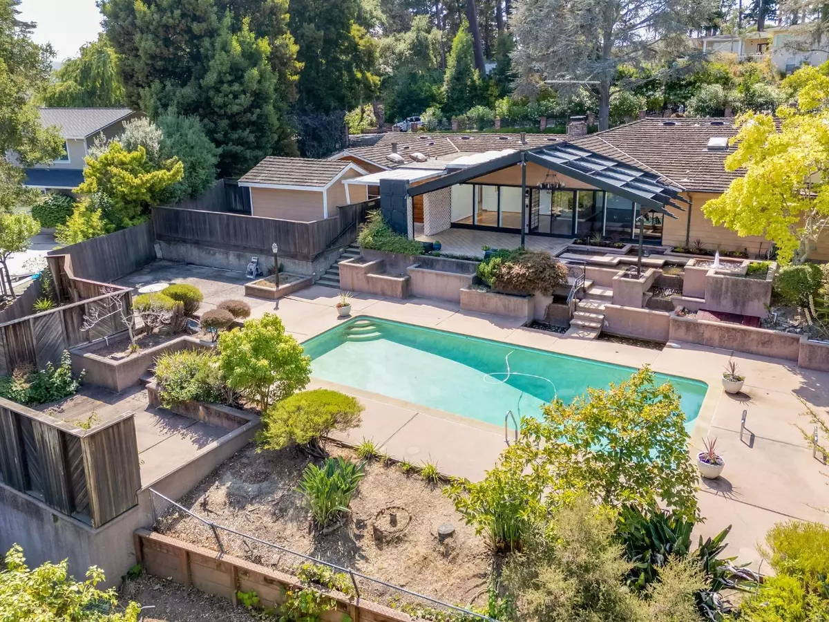 Hillsborough, CA 94010,530 Darrell RD