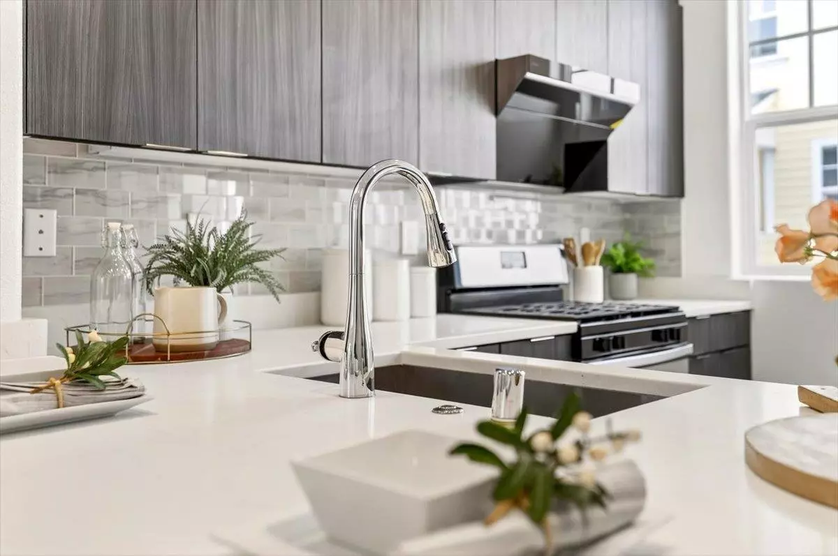 Mountain View, CA 94043,125 Orbit WAY