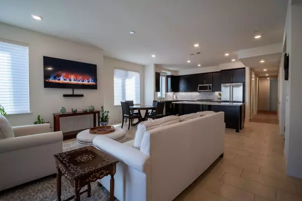 Foster City, CA 94404,708 Eppleton LN 204