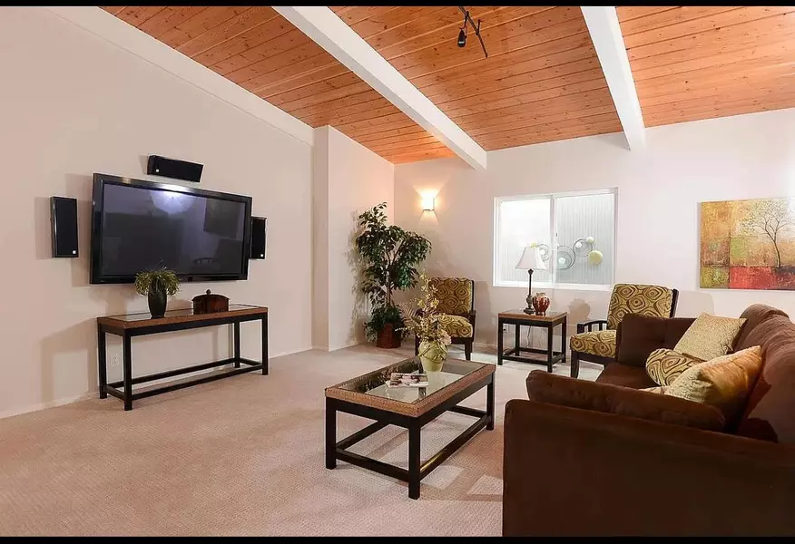 643 Wildwood LN, Palo Alto, CA 94303