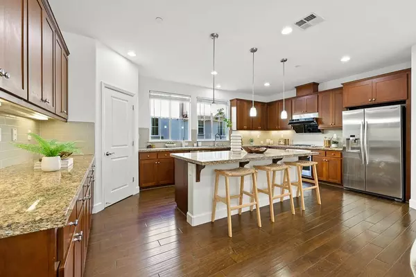 Sunnyvale, CA 94087,541 Holthouse TER